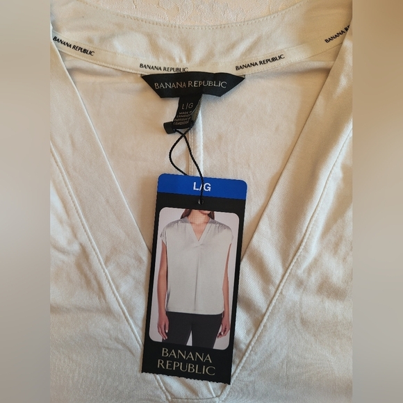Banana Republic Off White Short Sleeve V Neck Tee, L, NWT - Picture 7 of 8